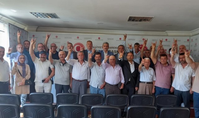 MHP'ye katılanlara rozetleri törenle takıldı