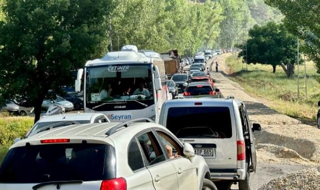 Milli parktaki yolun piknikçi araçları ve mıcırla kapanmasına tepki