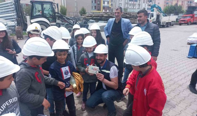 Minik Öğrencilerden Aras Elektrik'e ziyaret
