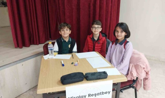 Miralay Reşatbey İlkokulu bilgi yarışmasında birinci oldu