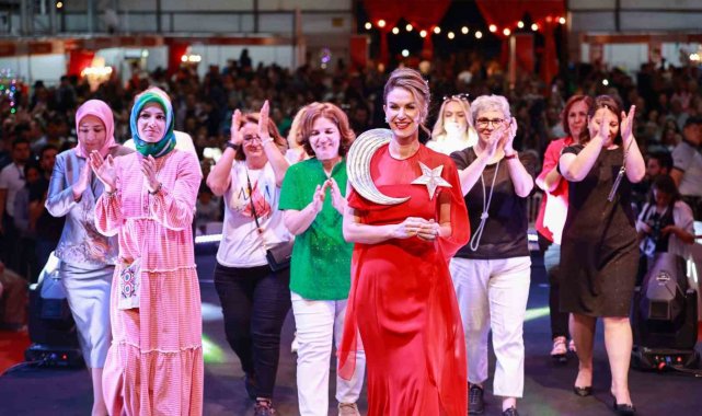ModaFest Geçmişten Günümüze Anadolu Kadınları defilesiyle devam etti