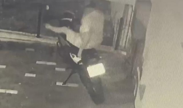 Motosiklet hırsızlığı kamerada