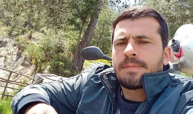 Motosikleti ile araca çarpan sürücü öldü