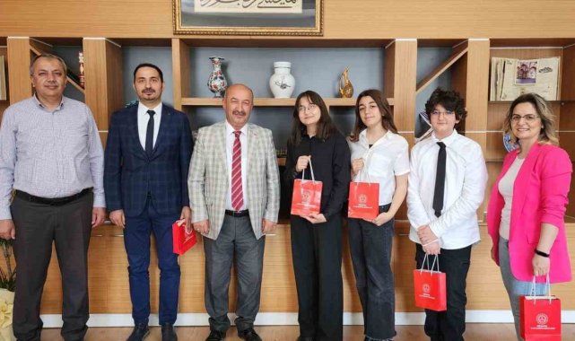 Müdür Başyiğit, Türkiye üçüncüsü öğrencilerle bir araya geldi