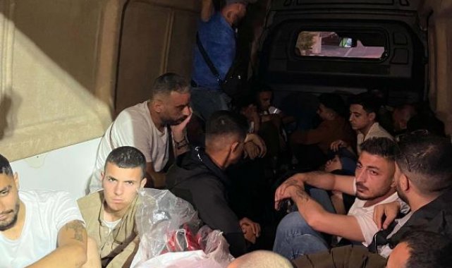 Muğla'da durdurulan kamyonette 21 kaçak göçmen yakalandı
