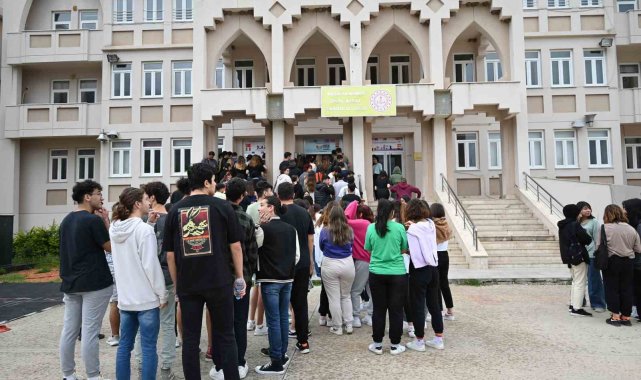Öğrenciler üniversite deneme sınavında ter döktü