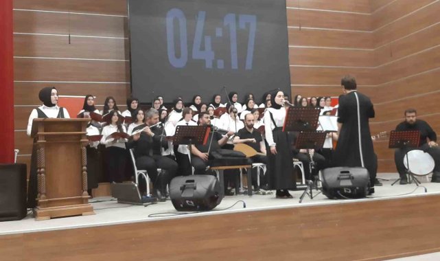 Öğrenciler yılın stresini verdikleri konserle attı