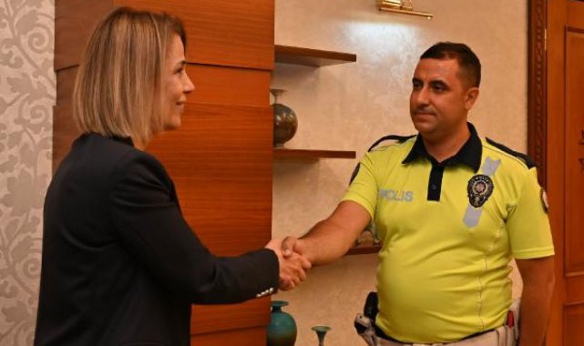 Öğrenciyi hafriyat kamyonunun altında kalmaktan kurtaran polise başarı belgesi