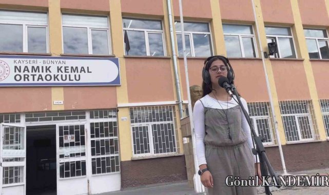 Öğretmen ve öğrenciler Bünyan için çalıp söyledi