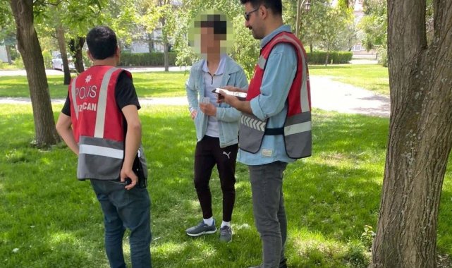 Okul önlerinde polis denetimleri sürüyor
