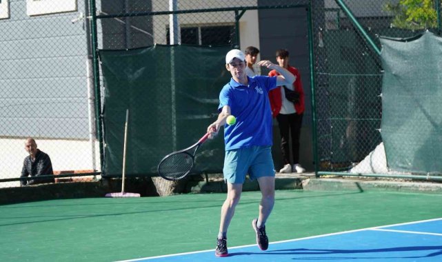 Okul Sporları Gençler Tenis Türkiye Birinciliği müsabakaları Manisa'da başladı