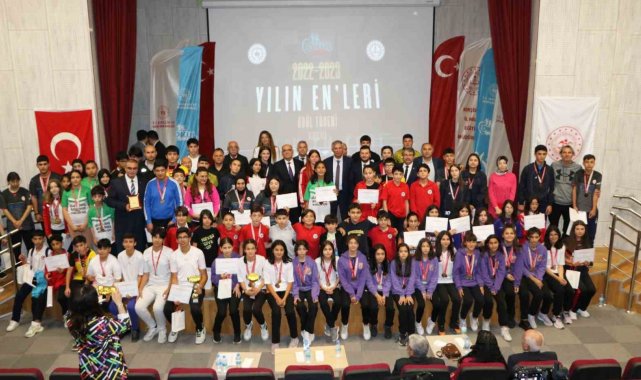 Okul sporlarında 'yılın enleri' ödülleri verildi