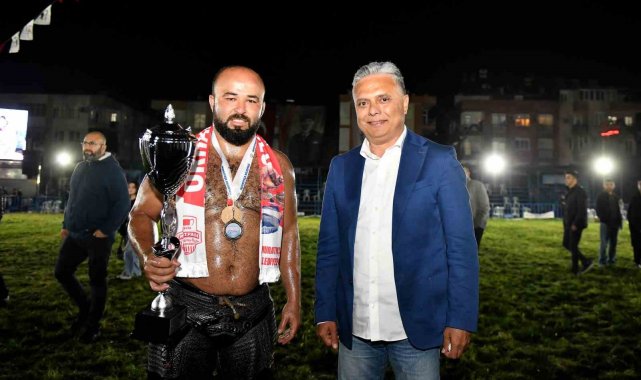 Orhan Okulu liderlik koltuğunda