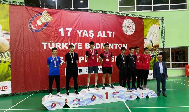 Osmangazili badmintoncudan altın madalya
