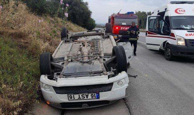 Otobanda kaza yapan araç ters döndü
