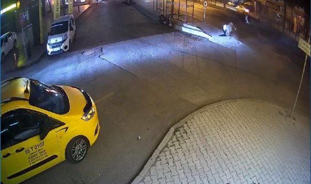 Otomobil bariyerlere çarptı; sürücü metrelerce savruldu