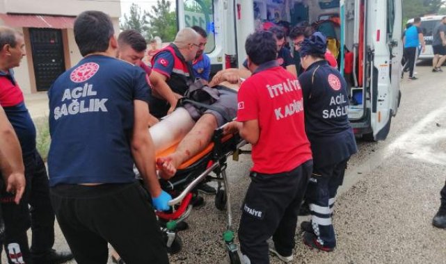 Otomobil ile işçi servis minibüsü çarpıştı; 1 ölü, 9 yaralı