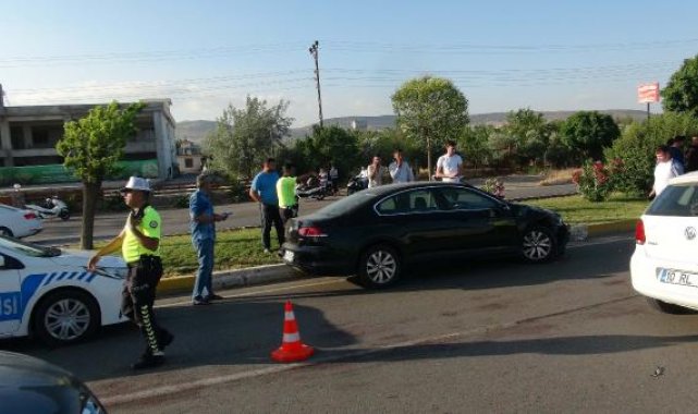 Otomobil ile motosiklet çarpıştı: 1 ölü, 3 yaralı