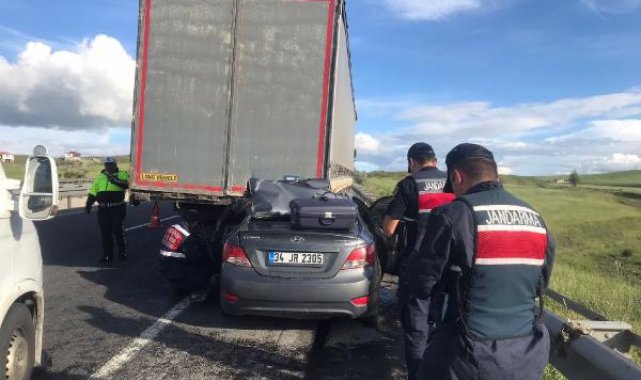 Otomobil TIR'a arkadan çarptı: 1 ölü 1 ağır yaralı