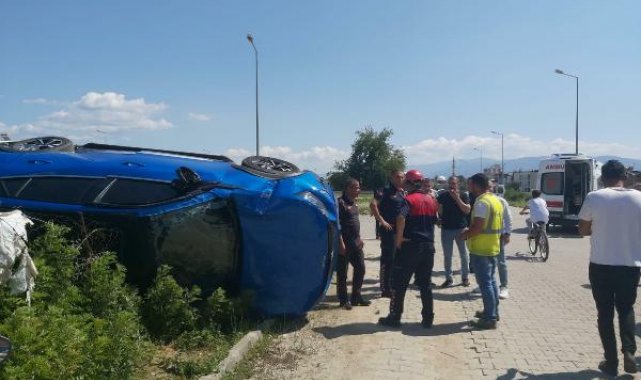 Otomobille çarpışan cip yayaların üzerine savruldu: 1 ölü, 3 yaralı