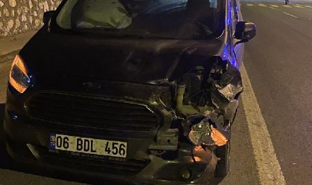 Otomobille hafif ticari araç çarpıştı: 2 yaralı