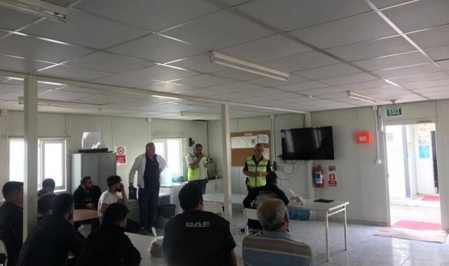Otoyol inşaatında çalışan şoförlere jandarma'dan eğitim