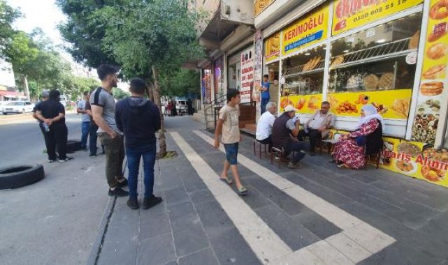 Oyun oynayan çocukları darbeden kişileri uyaran baba- oğul, bacaklarından vuruldu