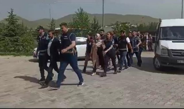 Patnos Belediye Başkanı Kılıç ile Eş Başkan Geçer, tutuklandı