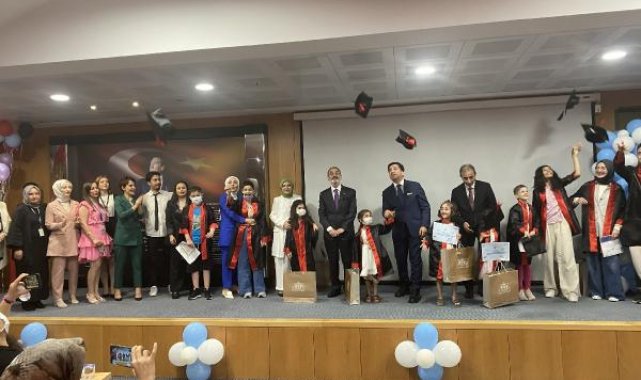 Pendik'te 'Hastane Sınıfı' öğrencilerinin mezuniyet heyecanı