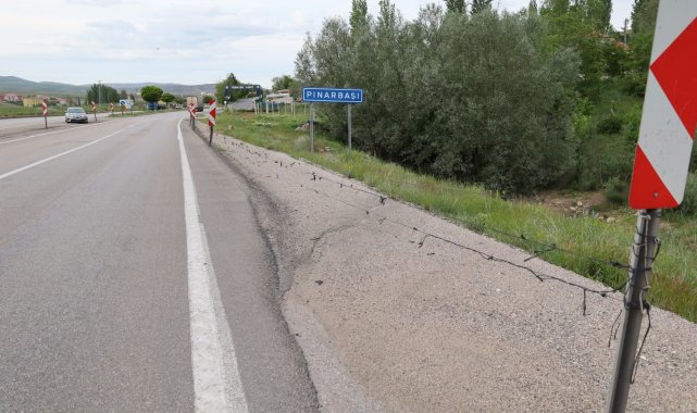 Pınarbaşı halkı: "Yollar delik deşik, kaldırımlar eğit bükük"