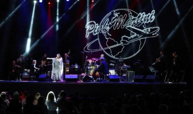 Pink Martini İstanbul'da sevenleriyle buluştu