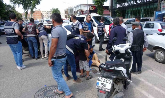 Polis aracı ile motosiklet çarpıştı: 2 yaralı