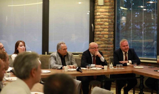 Rektör Karamustafa 'Küreselleşme, Dijital Bağımlılık ve Gençlik' konulu söyleşi programına katıldı