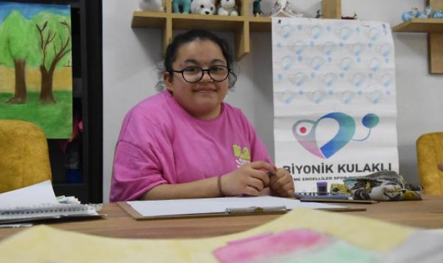 Resimle hayata tutunan işitme engelli Hilal, özel çocuklara örnek oluyor