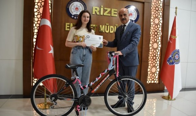 Rize Emniyet Müdürlüğü tarafından yapılan kısa film yarışmasının kazananları ödüllerini aldı