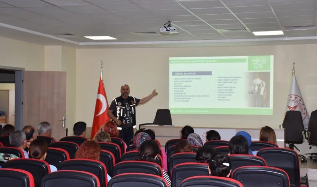 Sağlık Müdürlüğü personeline 'En İyi Narkotik Polisi Anne' konulu eğitim verildi
