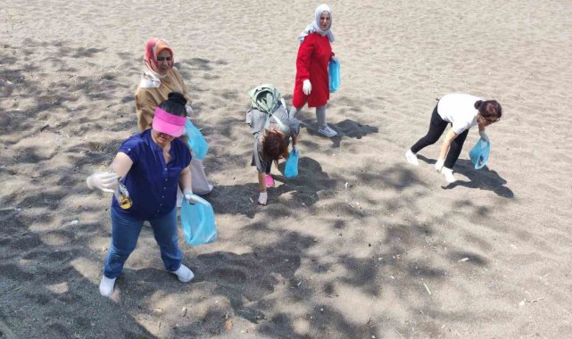 Sahilden sigara izmariti topladılar