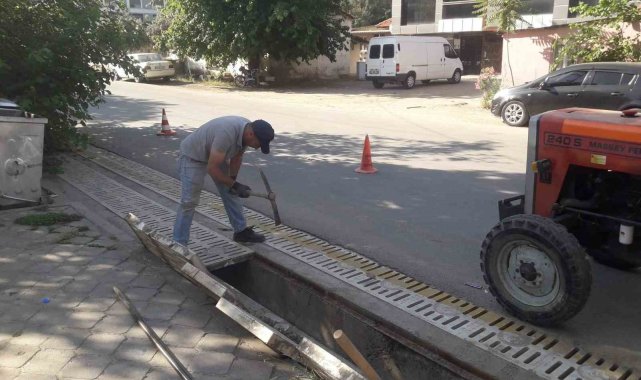 Salihli'de yağmur suyu ızgaraları temizlendi