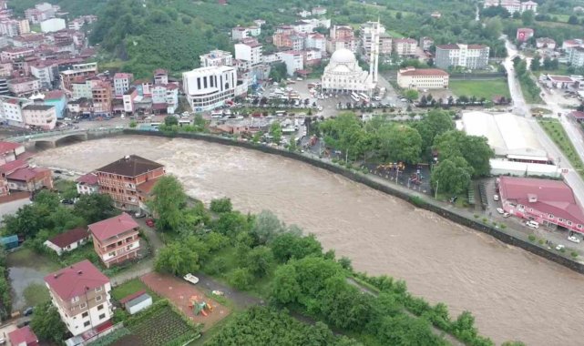 Salıpazarı'nda sağanak