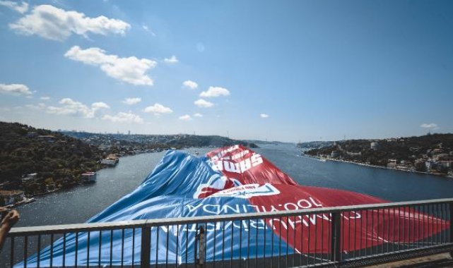 Şampiyon FOMGET'in bayrakları İstanbul Boğazı'na asıldı