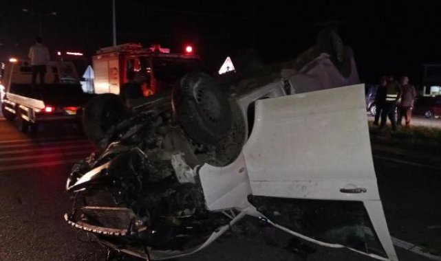 Samsun'da aydınlatma direğine çarpıp takla atan minibüsteki 9 kişi yaralandı