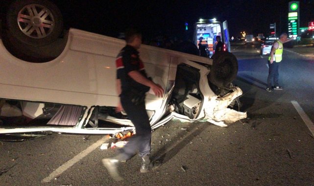 Samsun'da panelvan kamyonet aydınlatma direğine çarptı: 7'si ağır 9 yaralı