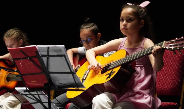 Sanat akademisinde müzik eğitimi alan öğrencilerin konseri beğeniyle izlendi