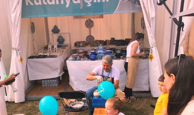 Sanatçı Ali Kaya, Hollanda'da Kütahya çinisini tanıttı