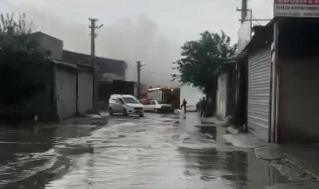 Sanayide park halinde olan araç alev alev yandı