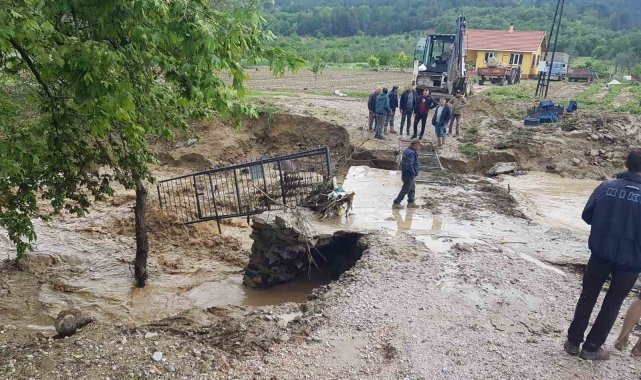 Şaphane'de selden zarar gören köylerde hasar tespit çalışmaları