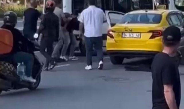 Sarıyer'de taksi şoförüyle minibüs şoförü arasındaki kavga kamerada