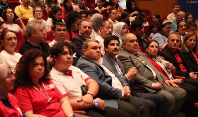Satranç turnuvasında yarışmacılar iyiliğe hamle yaptı
