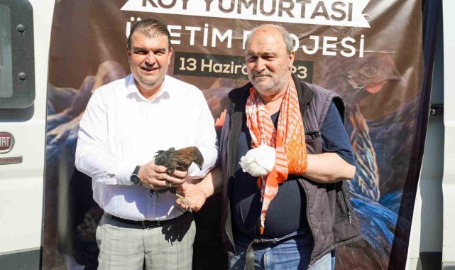 Seferihisar Belediyesinden 400 çiftçiye 4 bin tavuk