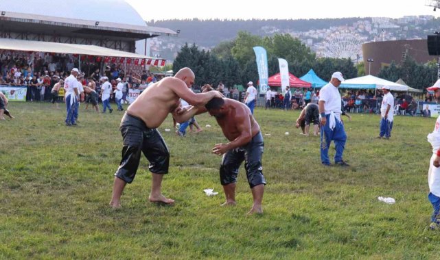 Sekapark Yağlı Güreşlerinde son 16 turu başpehlivanları belli oldu